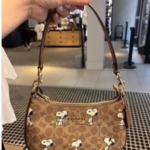 NWT Coach X Peanuts Teri Shoulder Bag In Signature Canvas With Snoopy Print